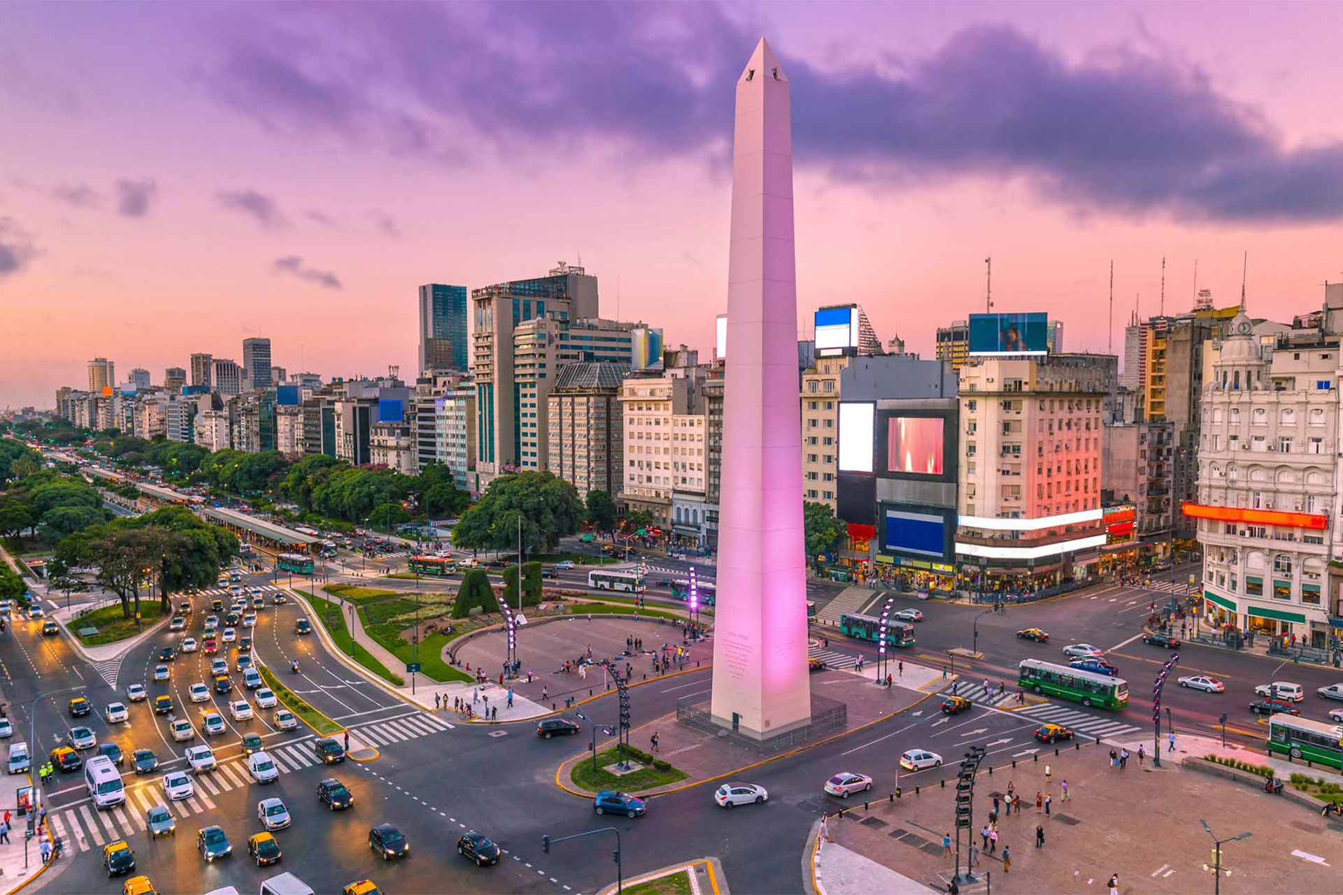 Buenos Aires Obelisco at dusk