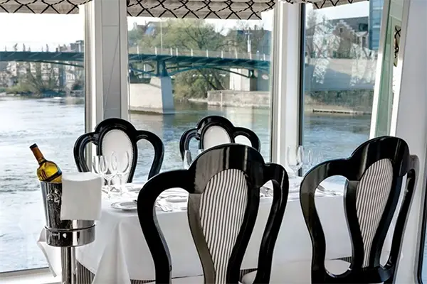 day1-restaurant-ship-danube