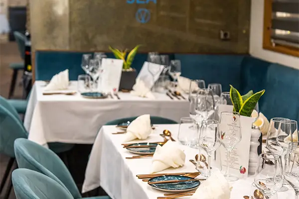 dining-table-g